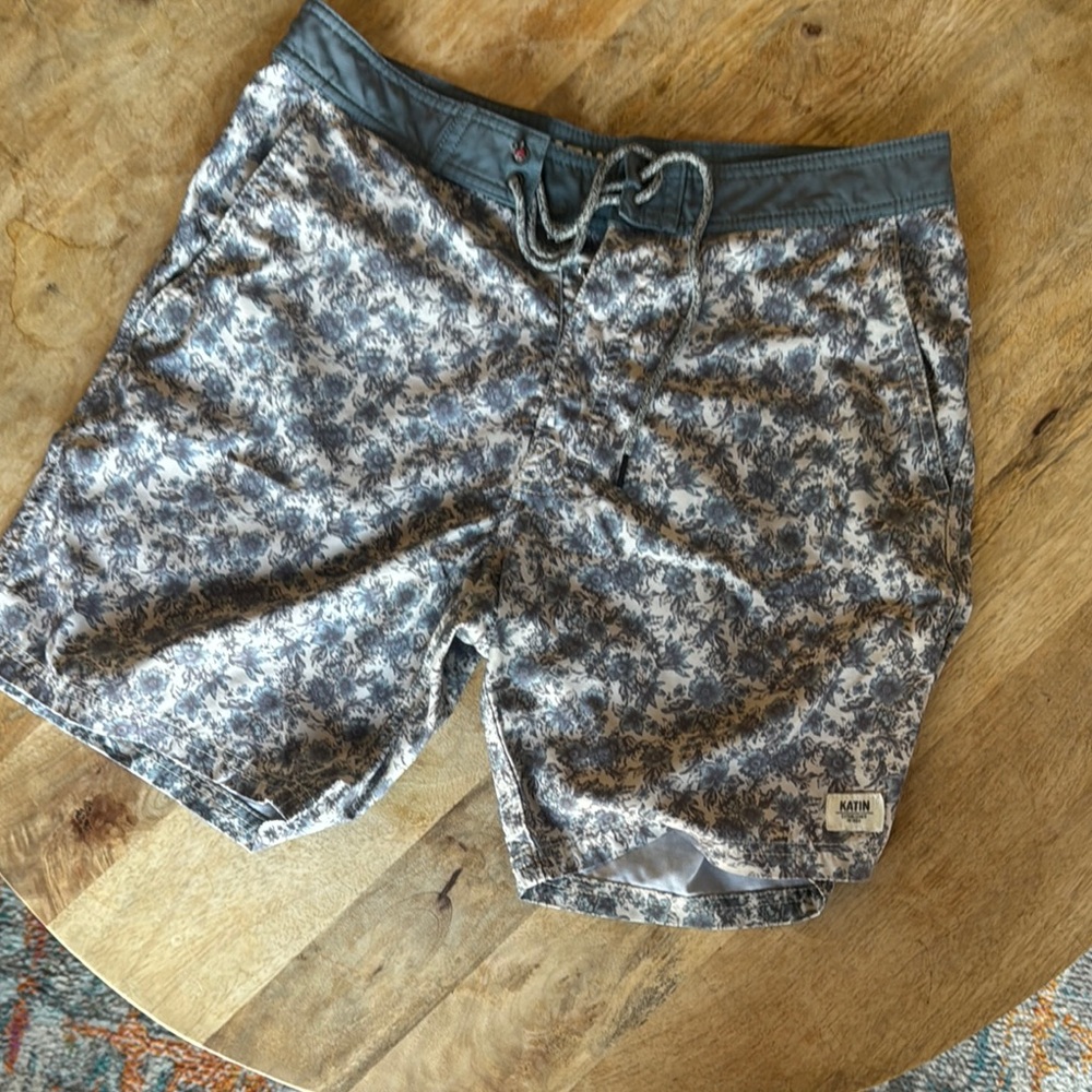 Katin Gray and White Board Shorts Quick-Drying Swimwear